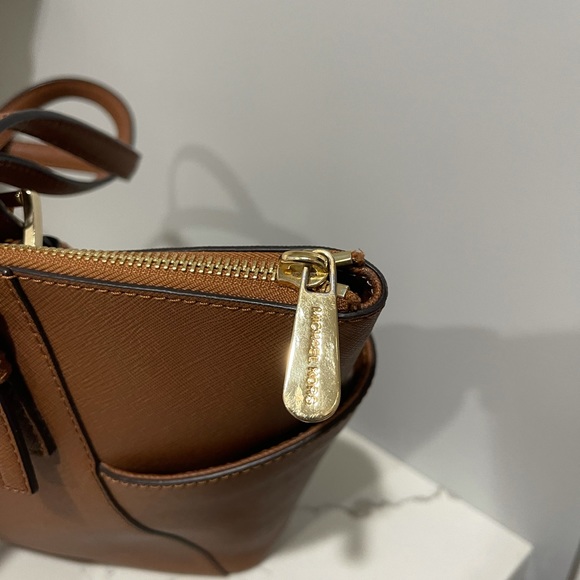 Michael Kors tote - Picture 6 of 9